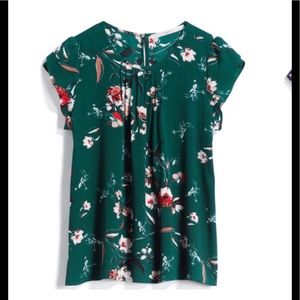 Stitch Fix Fun 2 Fun green floral top.
